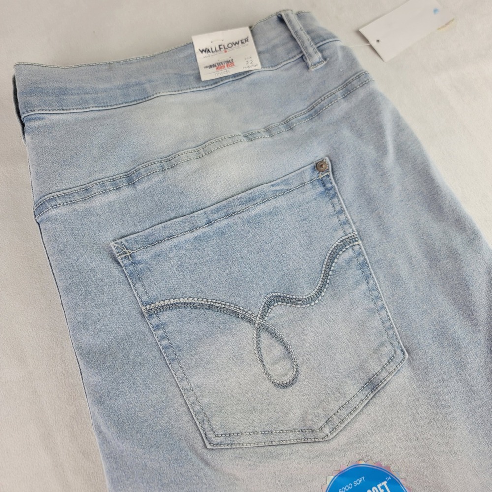 Wallflower Irresistible High Rise Midi Button Fly Denim Shorts Plus Size 22
